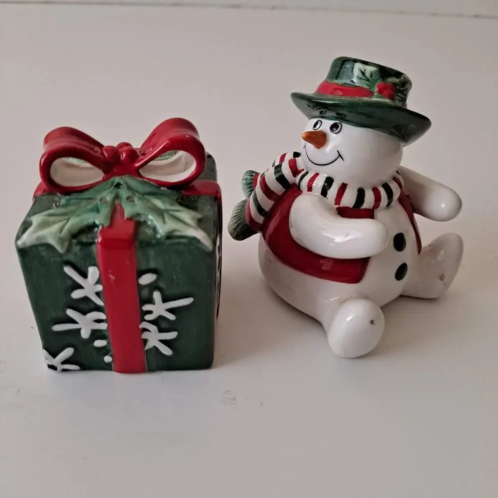 Vintage Fitz and Floyd Snowman Gift Box Christmas Holiday Salt & Pepper Shaker